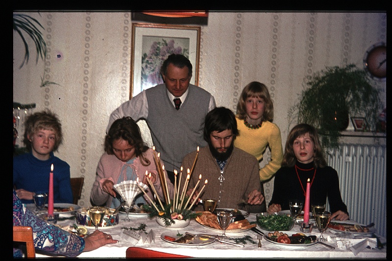 22.Regensburg dec 1974 Rino,Walter,Petra,Brigitte,Marion,Pete.JPG